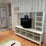 Igi White Flat With Free Private Parking