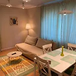 Igi White Flat With Free Private Parking