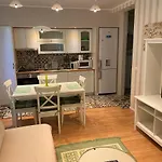 Igi White Flat With Free Private Parking